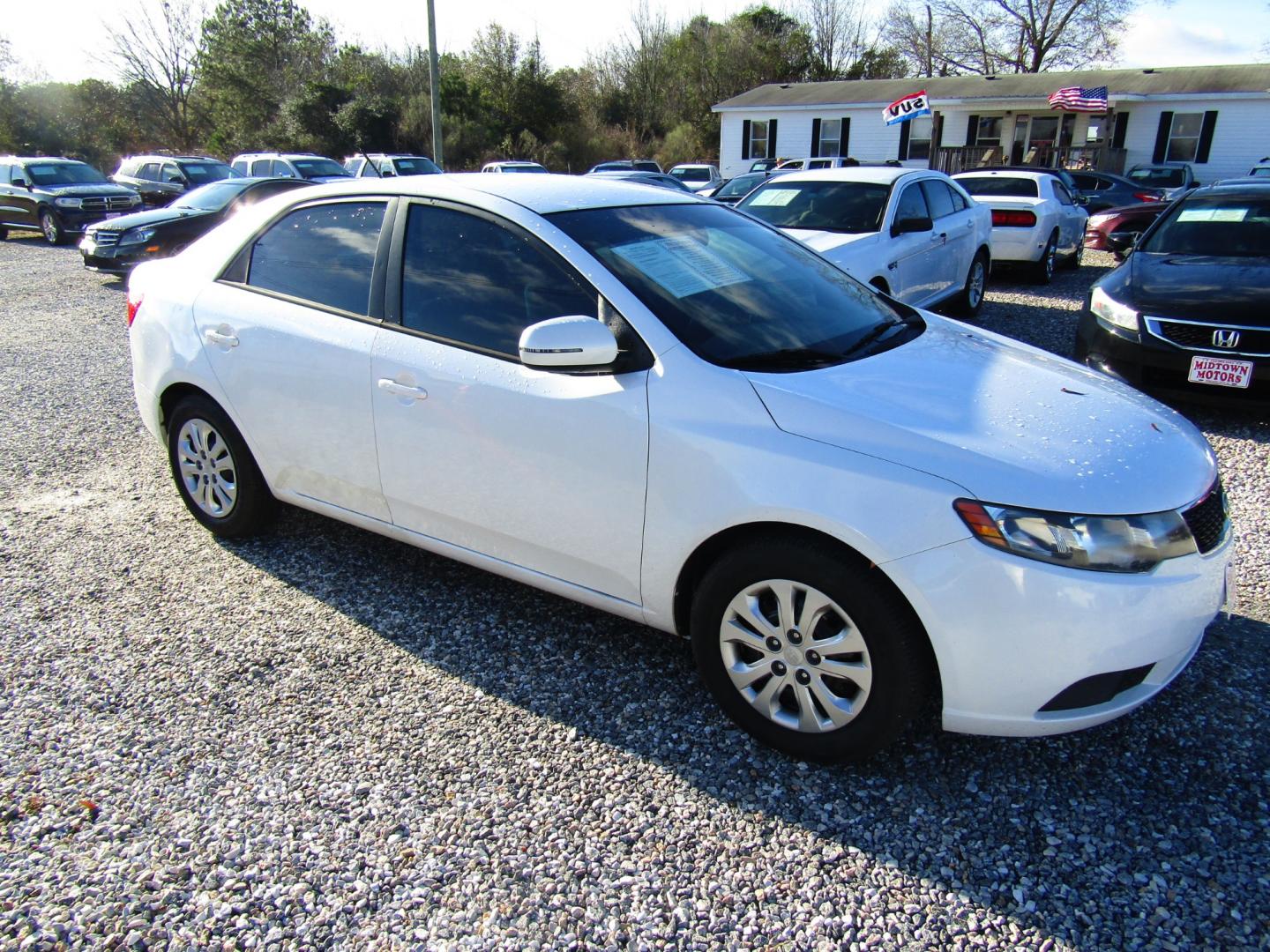 2012 White Kia Forte EX (KNAFU4A22C5) with an 2.0L L4 DOHC 16V engine, Automatic transmission, located at 15016 S Hwy 231, Midland City, AL, 36350, (334) 983-3001, 31.306210, -85.495277 - Photo#0